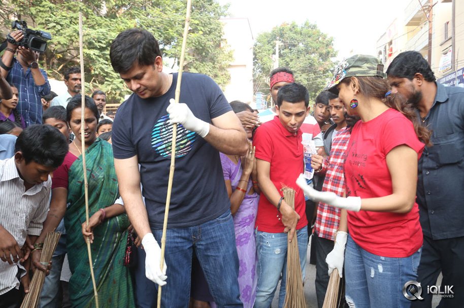 Lakshmi-Manchu-Joins-Swachh-Bharath-Campaign-in-Film-Nagar